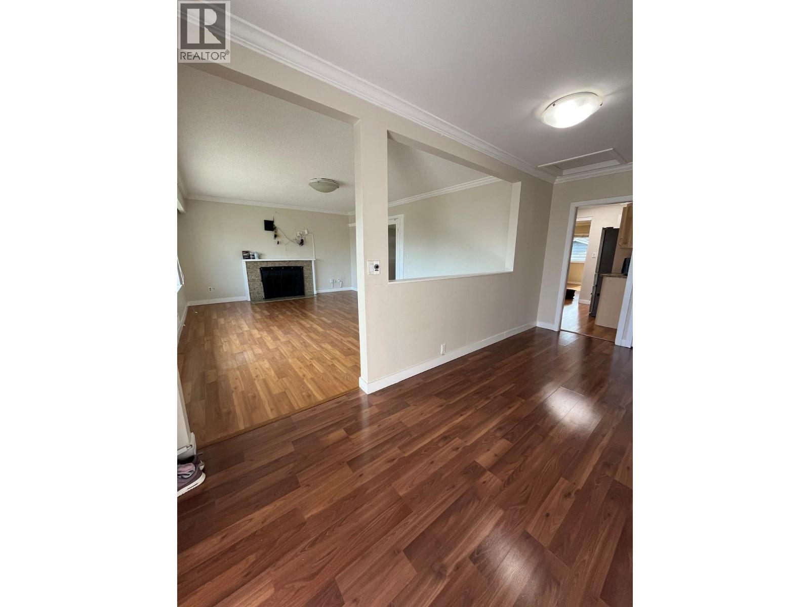 Photo 5 of 8391 11 Th Avenue, Burnaby BC