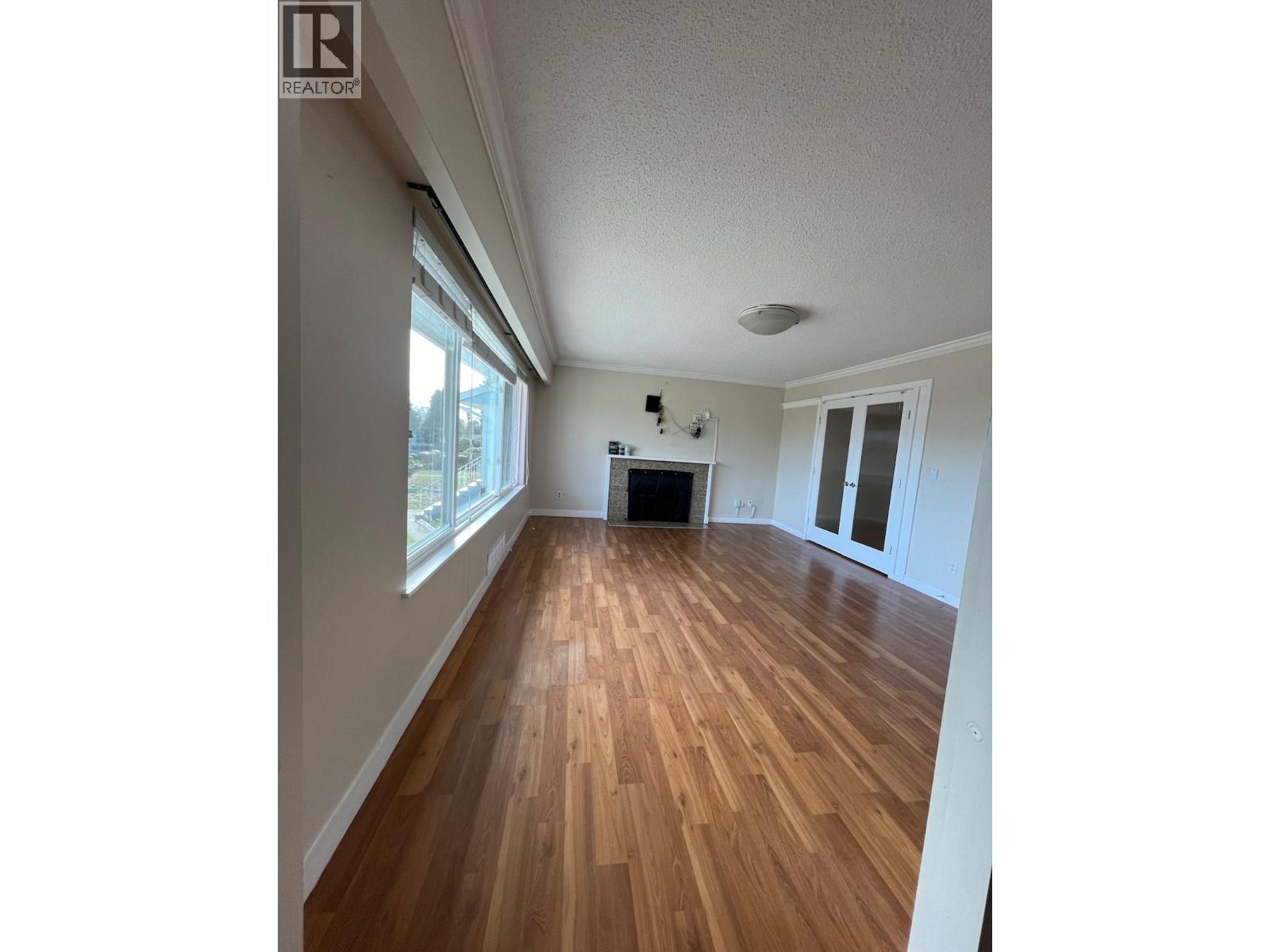 Photo 21 of 8391 11 Th Avenue, Burnaby BC