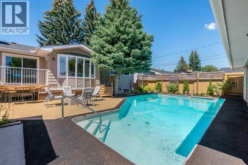 Single Family House Bi-level for Sale in  Breen Crescent NW Brentwood Calgary 