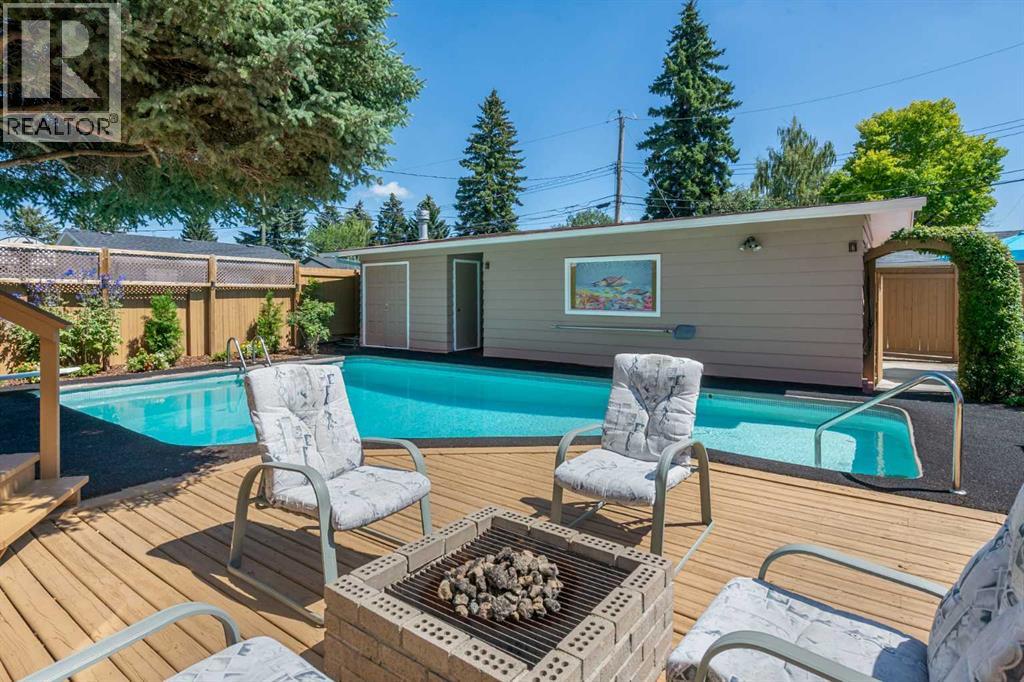 Single Family House Bi-level for Sale in  Breen Crescent NW Brentwood Calgary 