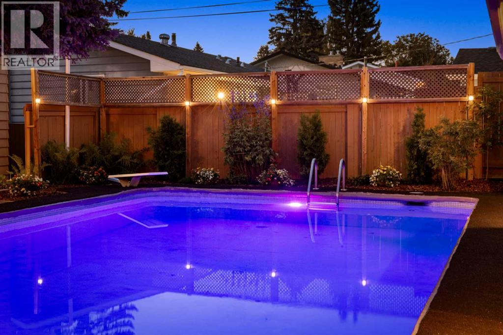 Single Family House Bi-level for Sale in  Breen Crescent NW Brentwood Calgary 