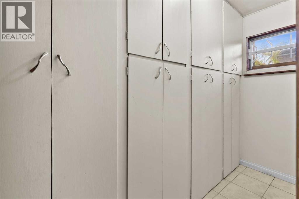 Single Family House Bi-level for Sale in  Breen Crescent NW Brentwood Calgary 