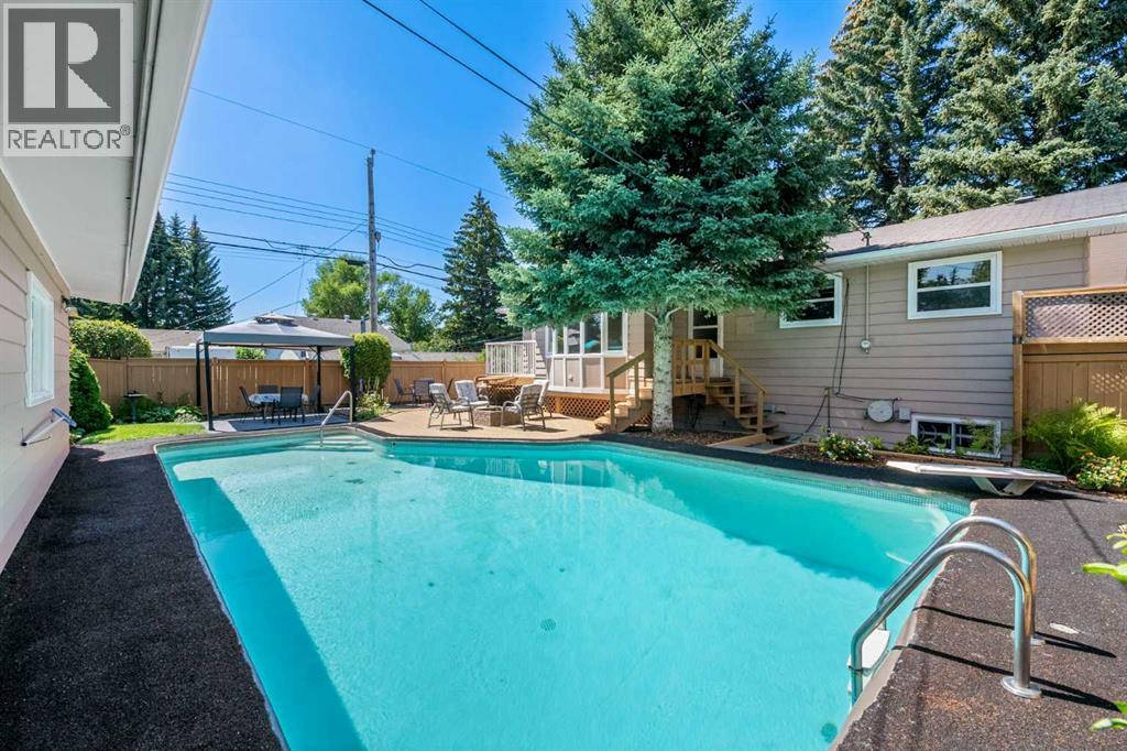 Single Family House Bi-level for Sale in  Breen Crescent NW Brentwood Calgary 