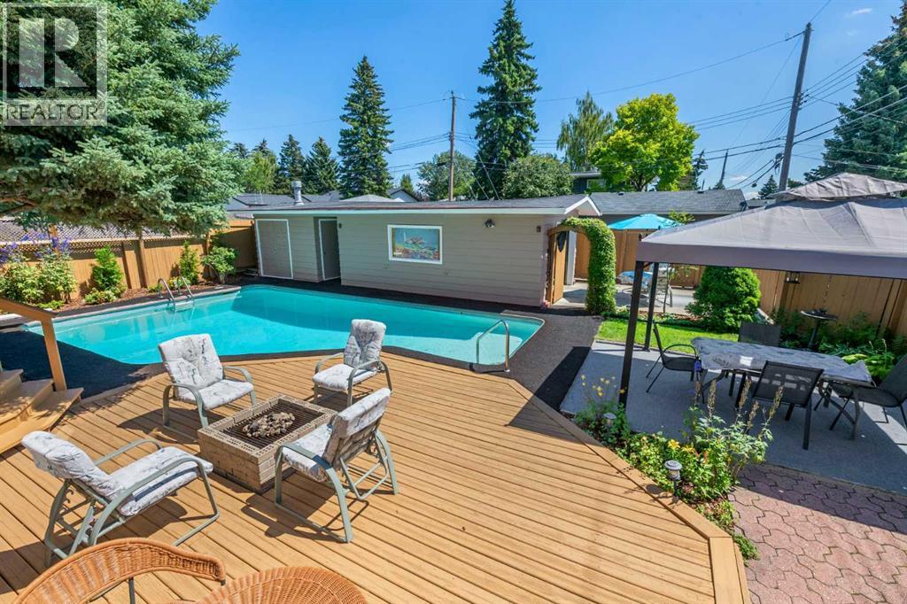 Single Family House Bi-level for Sale in  Breen Crescent NW Brentwood Calgary 