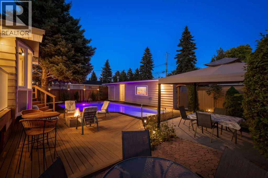 Single Family House Bi-level for Sale in  Breen Crescent NW Brentwood Calgary 