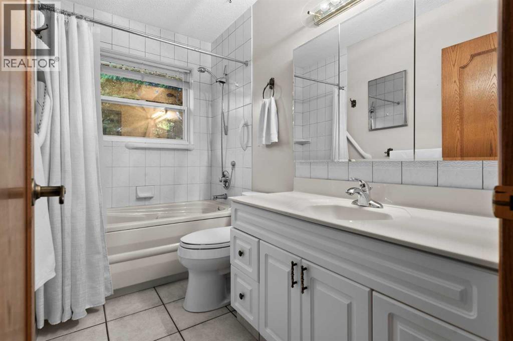 Single Family House Bi-level for Sale in  Breen Crescent NW Brentwood Calgary 
