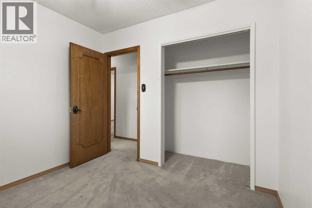 Single Family House Bi-level for Sale in  Breen Crescent NW Brentwood Calgary 