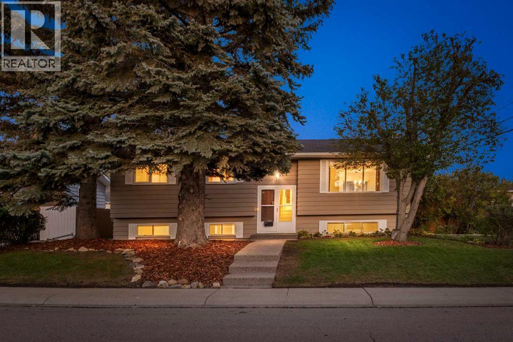 Single Family House Bi-level for Sale in  Breen Crescent NW Brentwood Calgary 