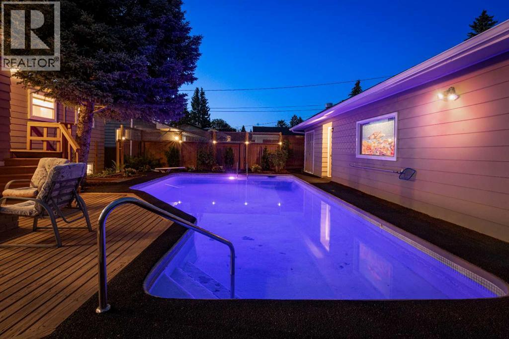 Single Family House Bi-level for Sale in  Breen Crescent NW Brentwood Calgary 