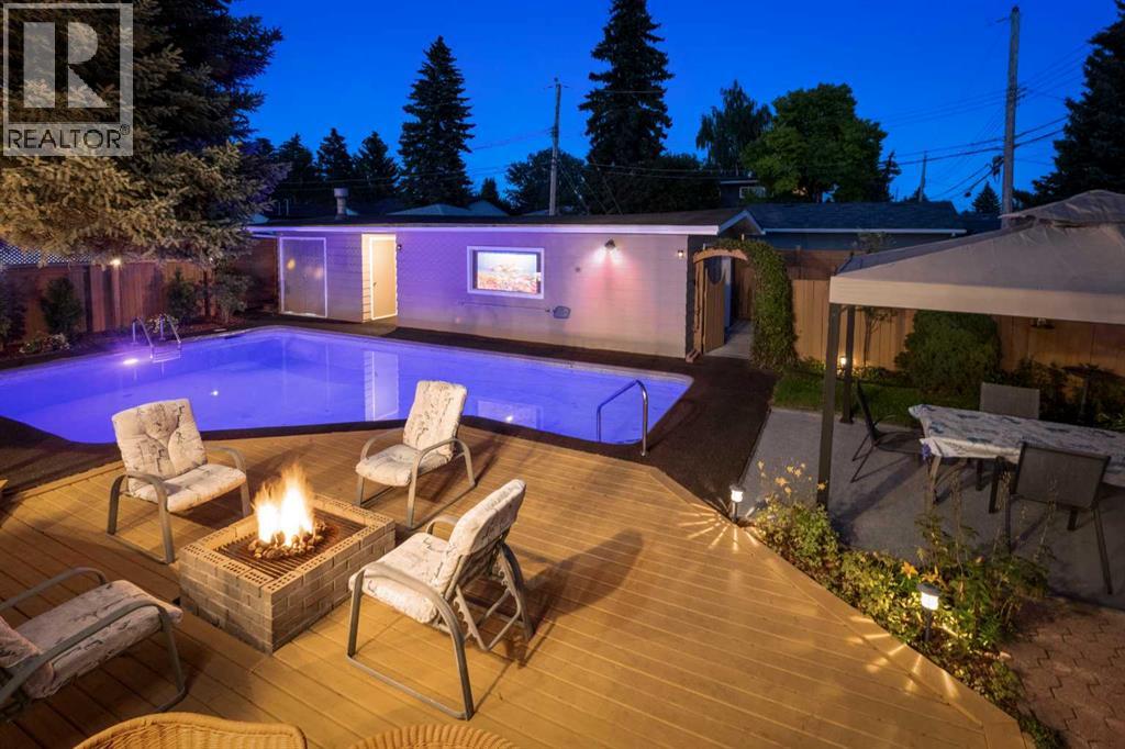 Single Family House Bi-level for Sale in  Breen Crescent NW Brentwood Calgary 