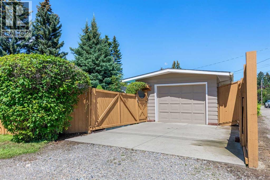 Single Family House Bi-level for Sale in  Breen Crescent NW Brentwood Calgary 