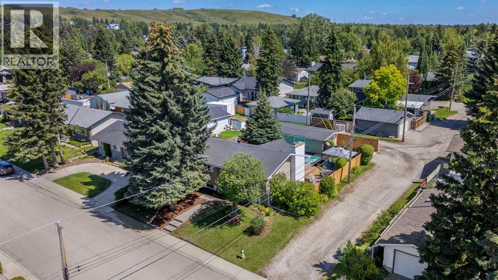 Single Family House Bi-level for Sale in  Breen Crescent NW Brentwood Calgary 