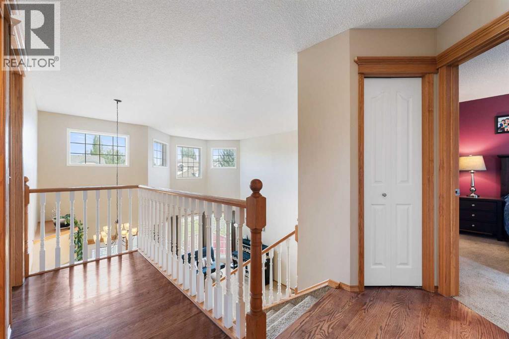 Photo 35 of 9 Valley Meadow Close Nw, Calgary AB