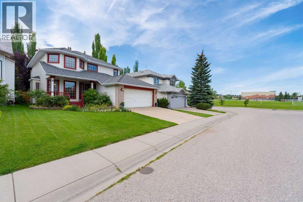 Photo 2 of 9 Valley Meadow Close Nw, Calgary AB