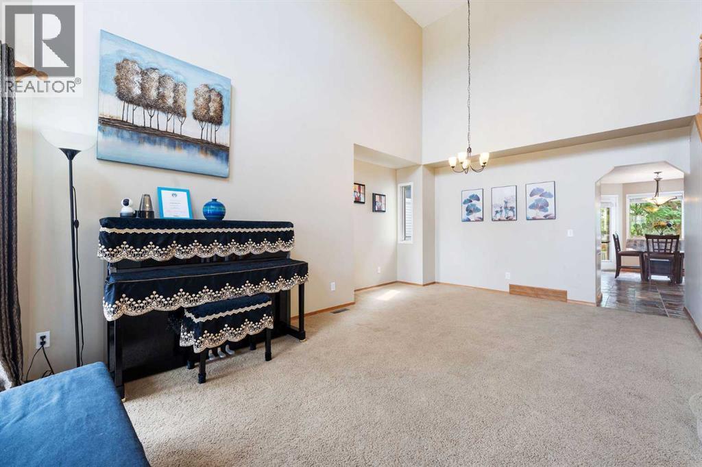 Photo 10 of 9 Valley Meadow Close Nw, Calgary AB