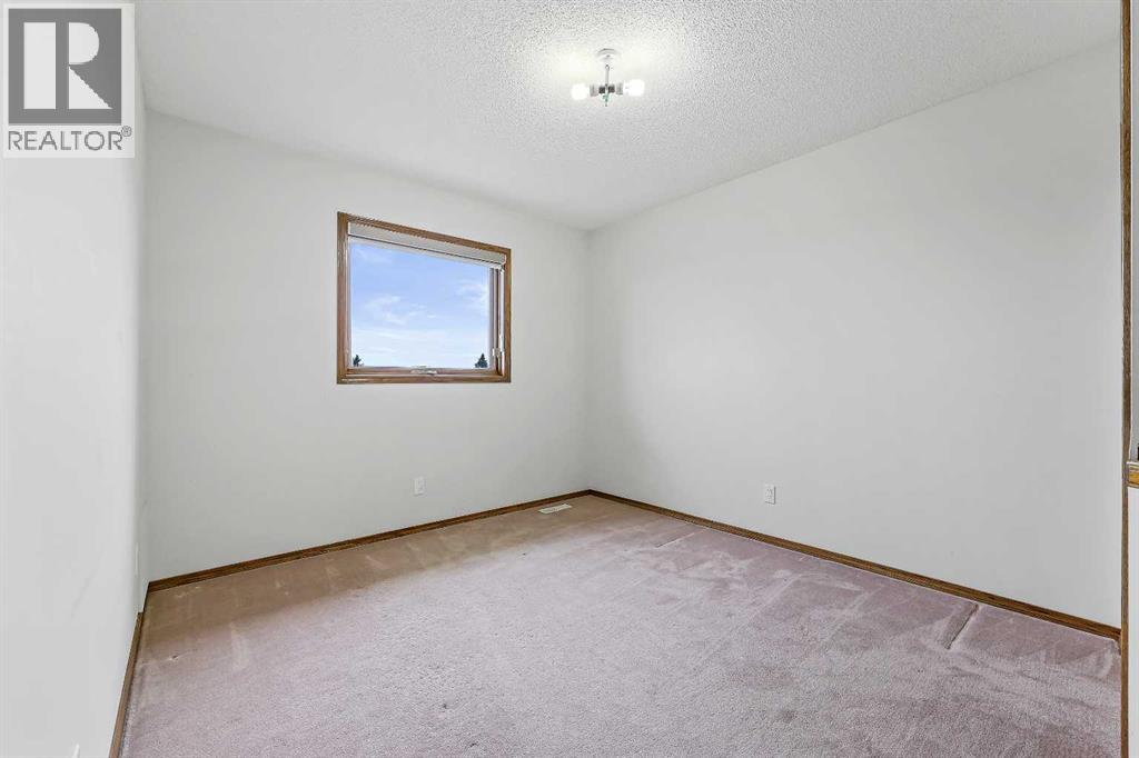 Photo 30 of 40 Edgebrook View Nw, Calgary AB