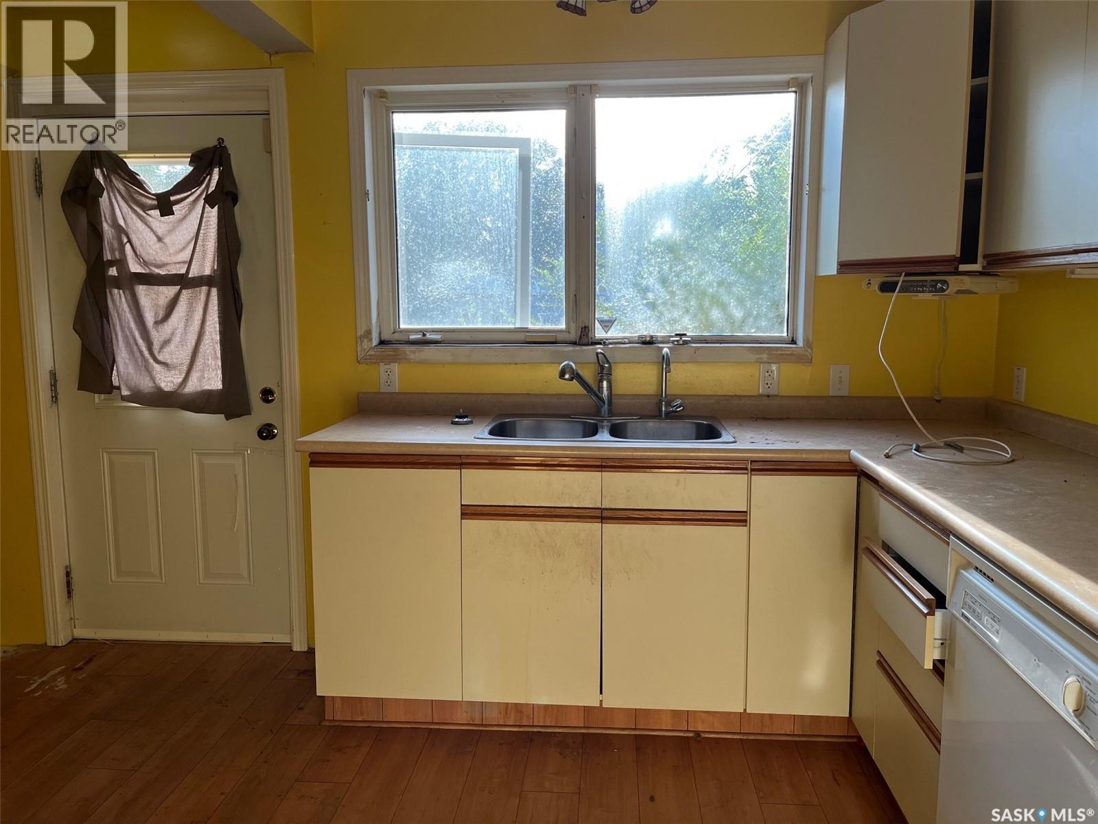 Photo 10 of 2150 Elliott Street, Regina SK
