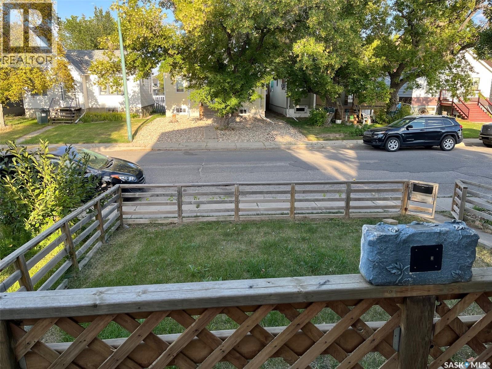 Photo 2 of 2150 Elliott Street, Regina SK