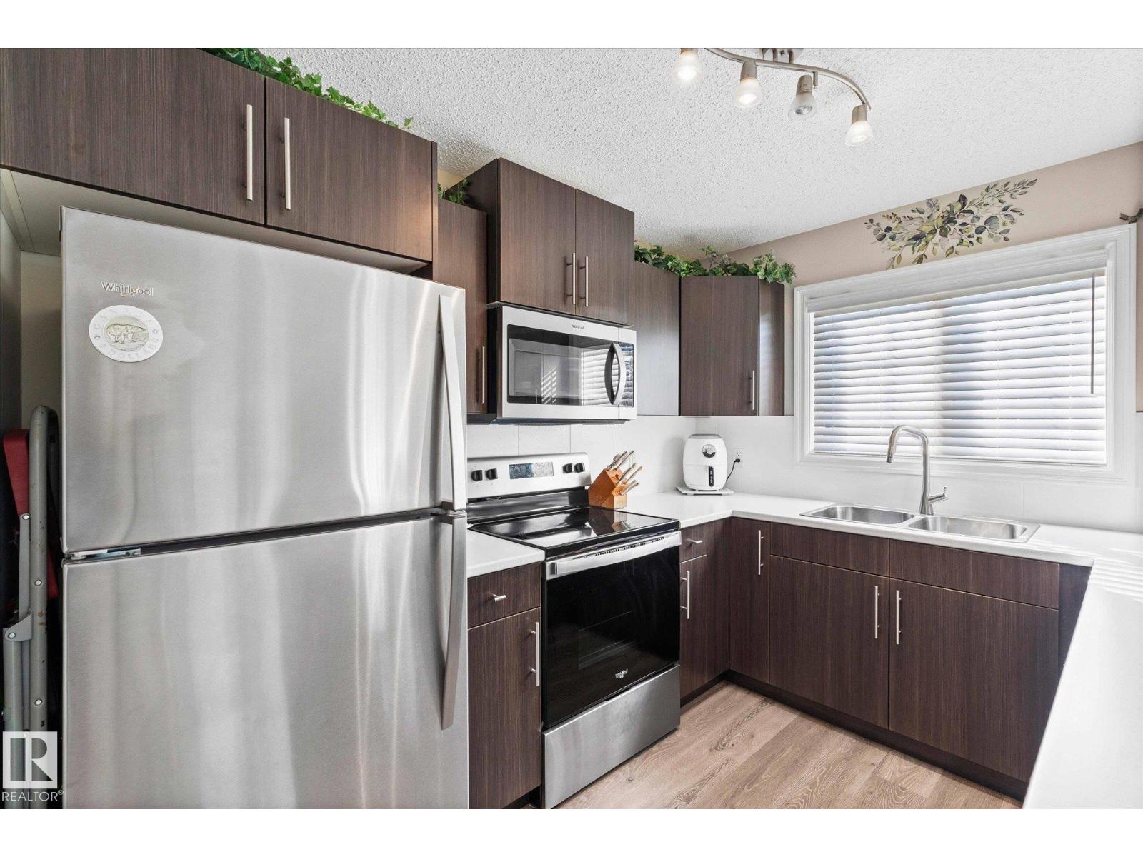 Photo 9 of 112 2208 44 Av Nw, Edmonton AB