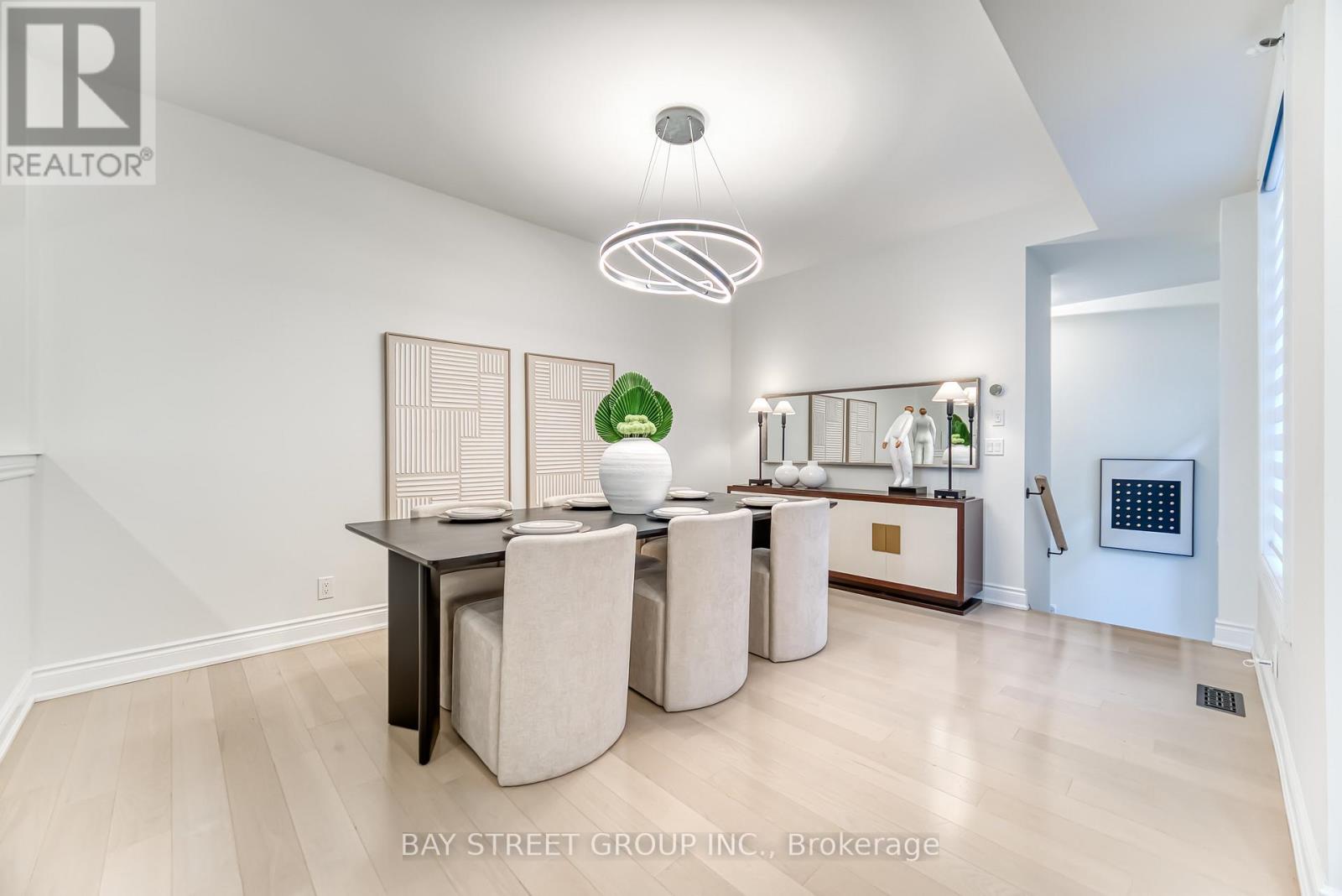 Photo 10 of 7 Kohn Lane, Markham ON