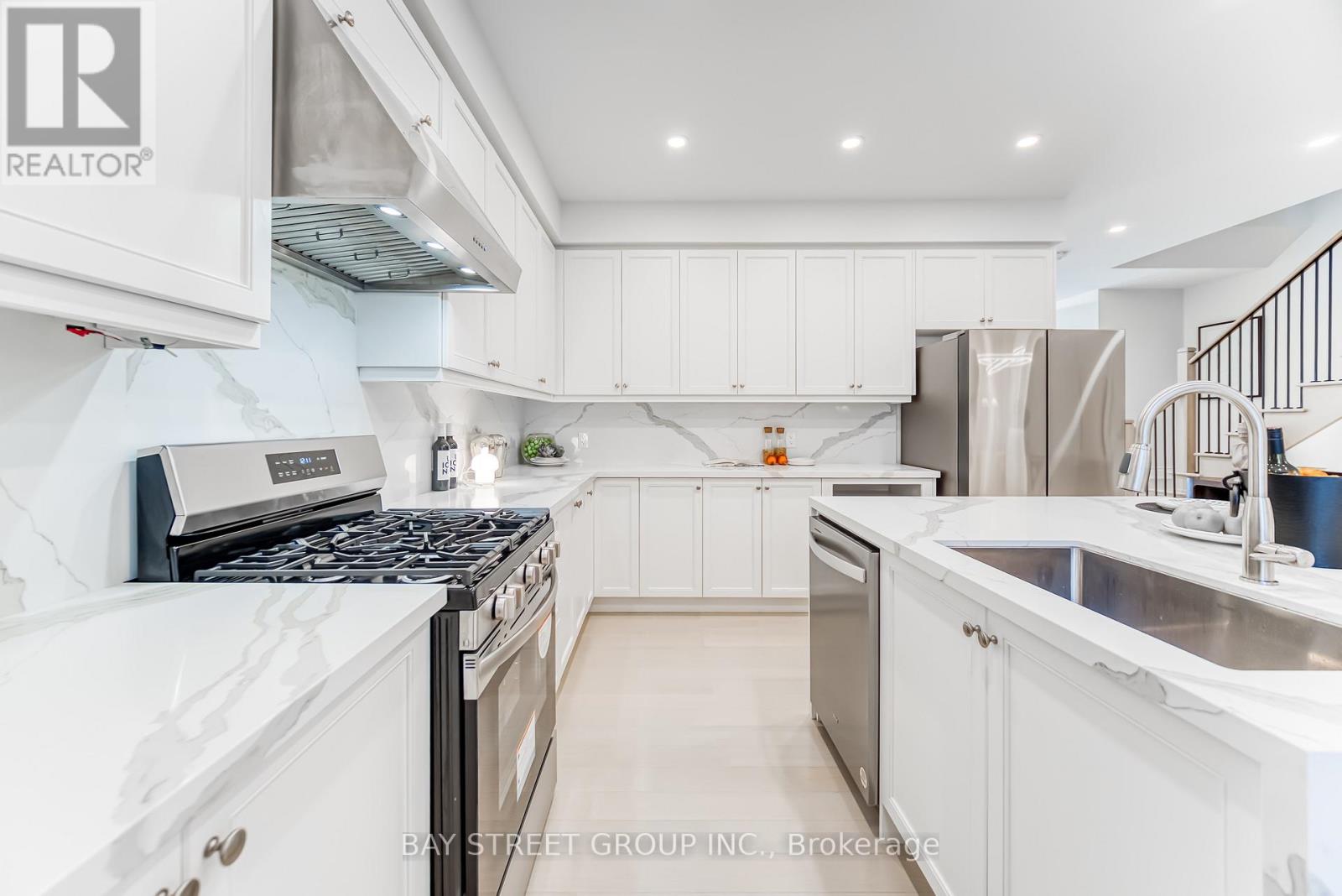 Photo 18 of 7 Kohn Lane, Markham ON