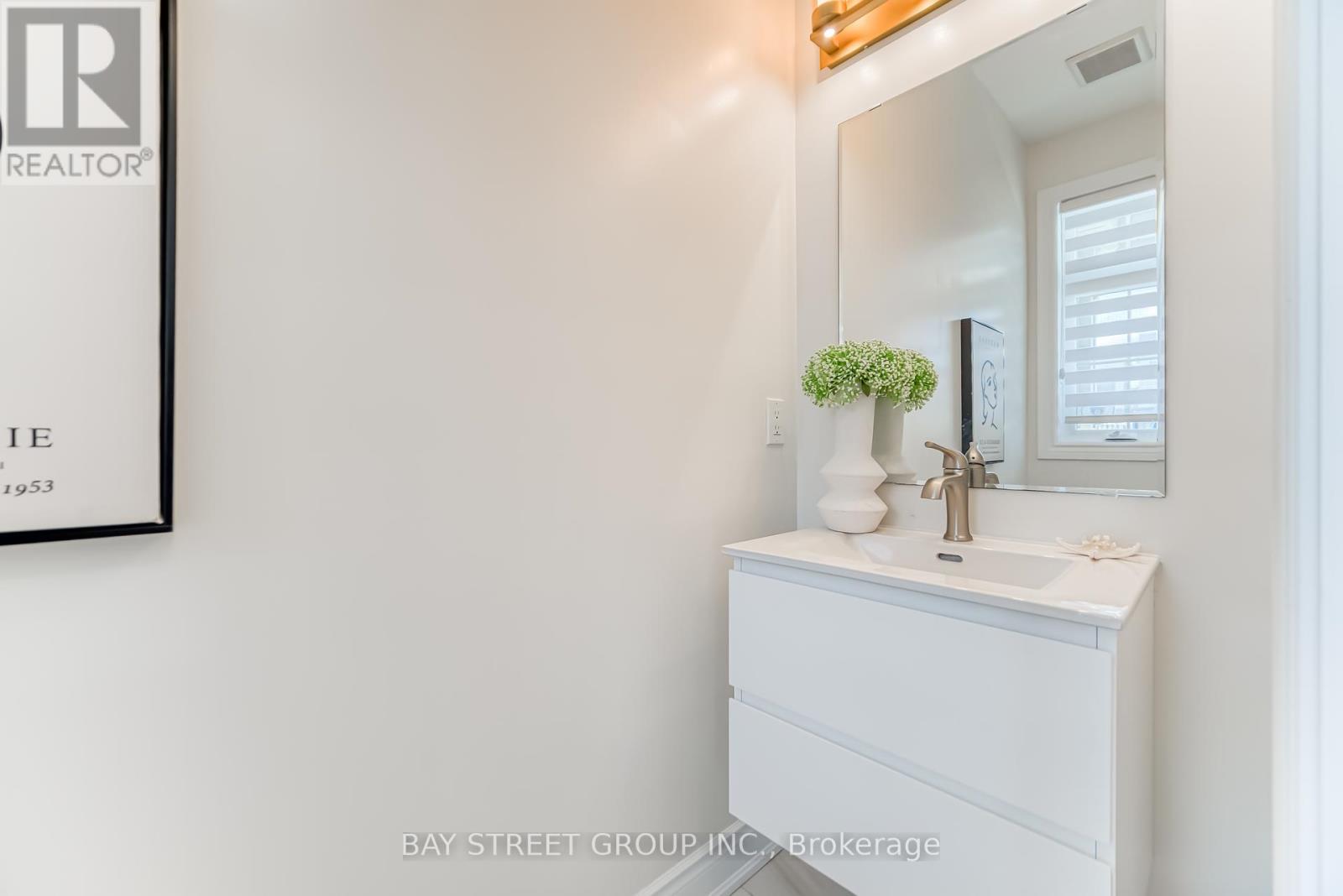 Photo 19 of 7 Kohn Lane, Markham ON