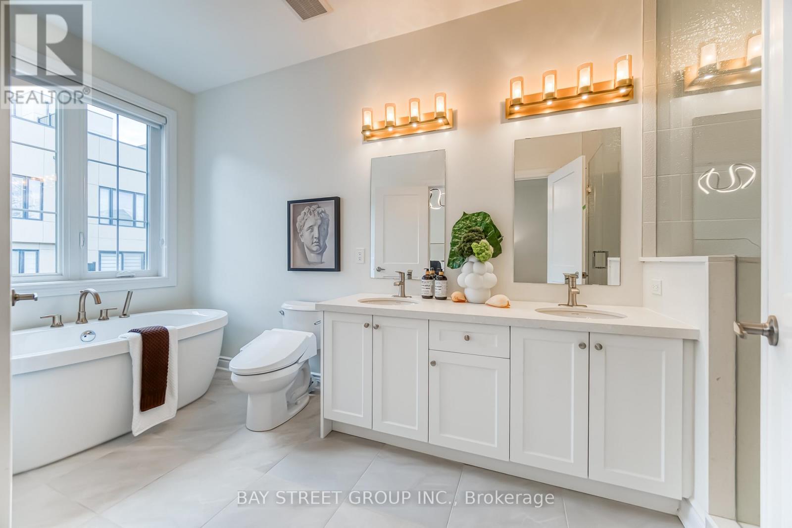 Photo 24 of 7 Kohn Lane, Markham ON