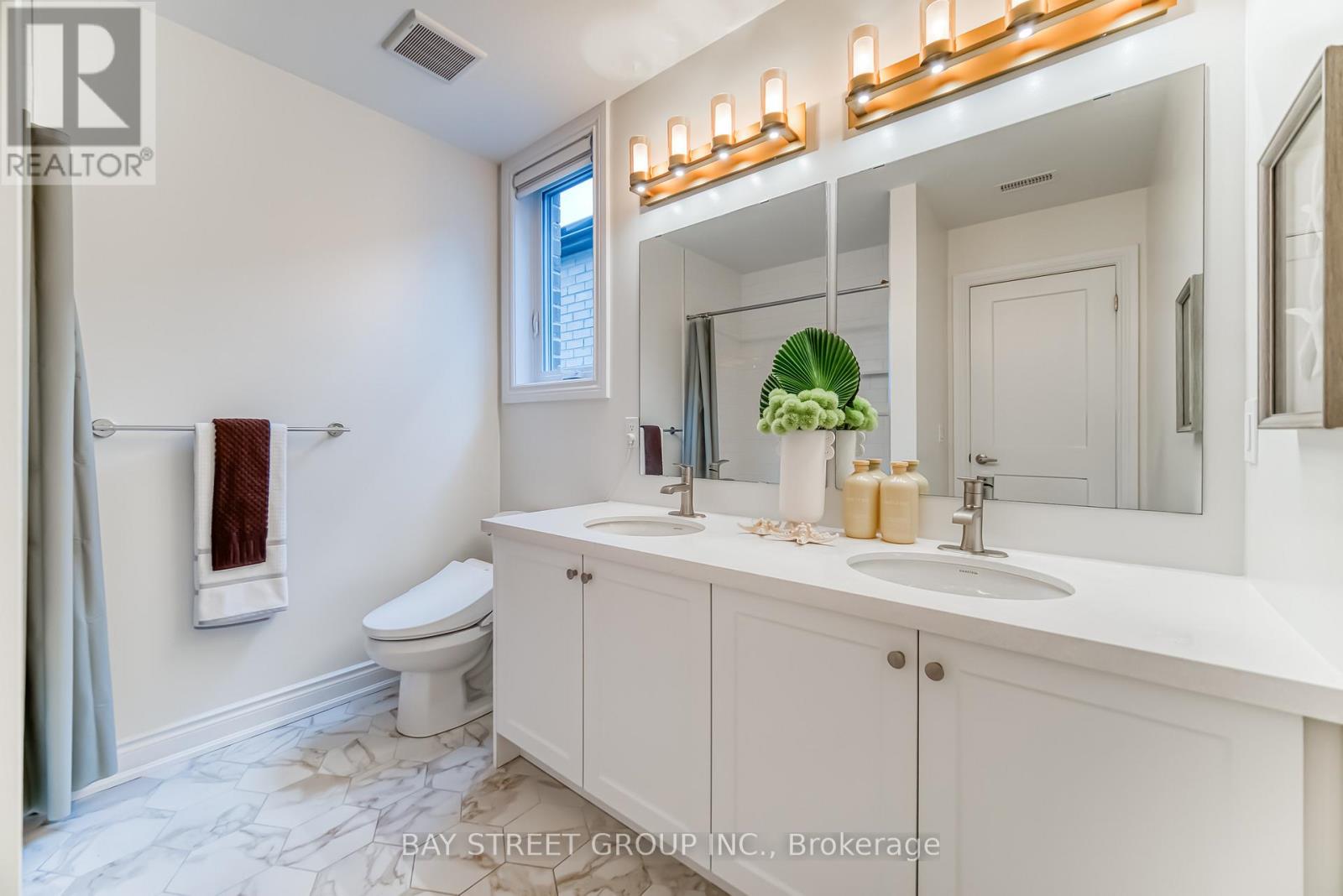 Photo 32 of 7 Kohn Lane, Markham ON