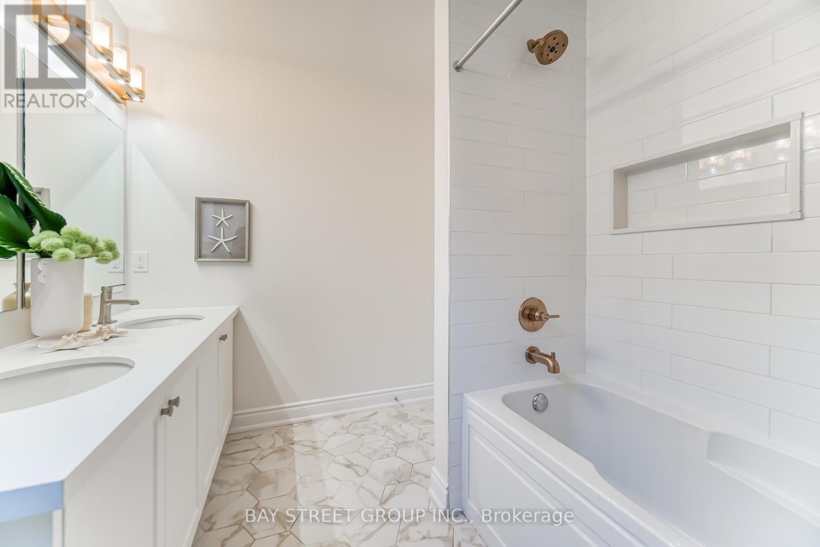 Photo 33 of 7 Kohn Lane, Markham ON