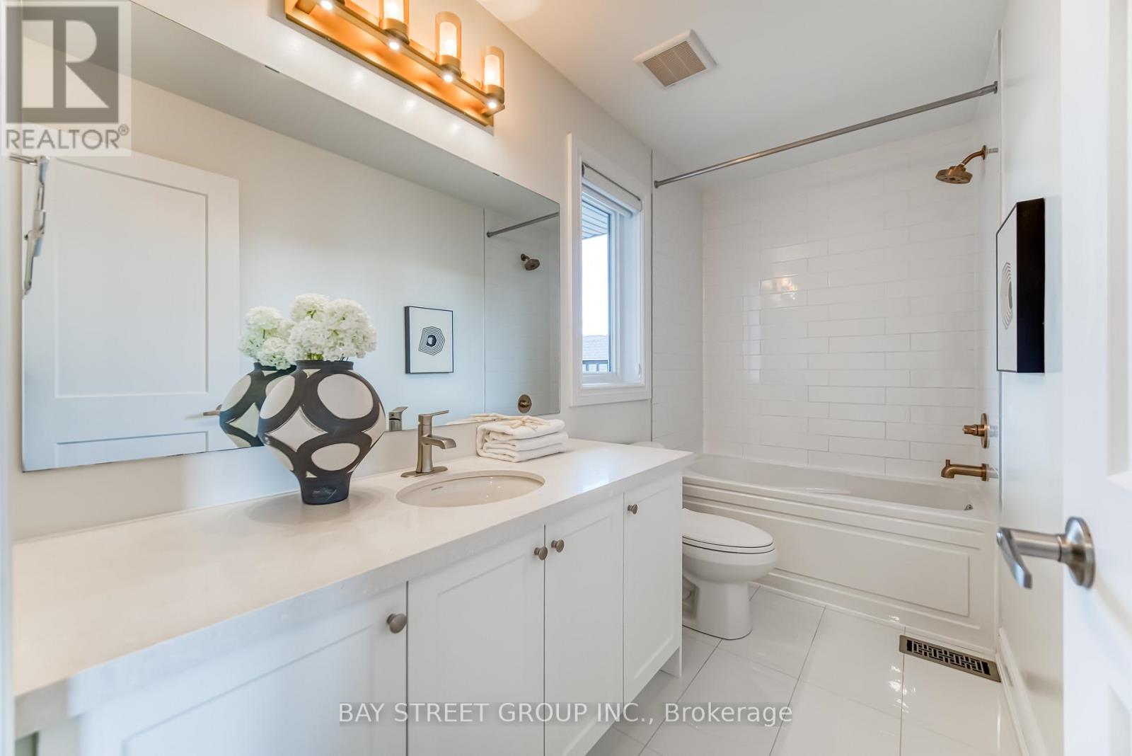 Photo 37 of 7 Kohn Lane, Markham ON
