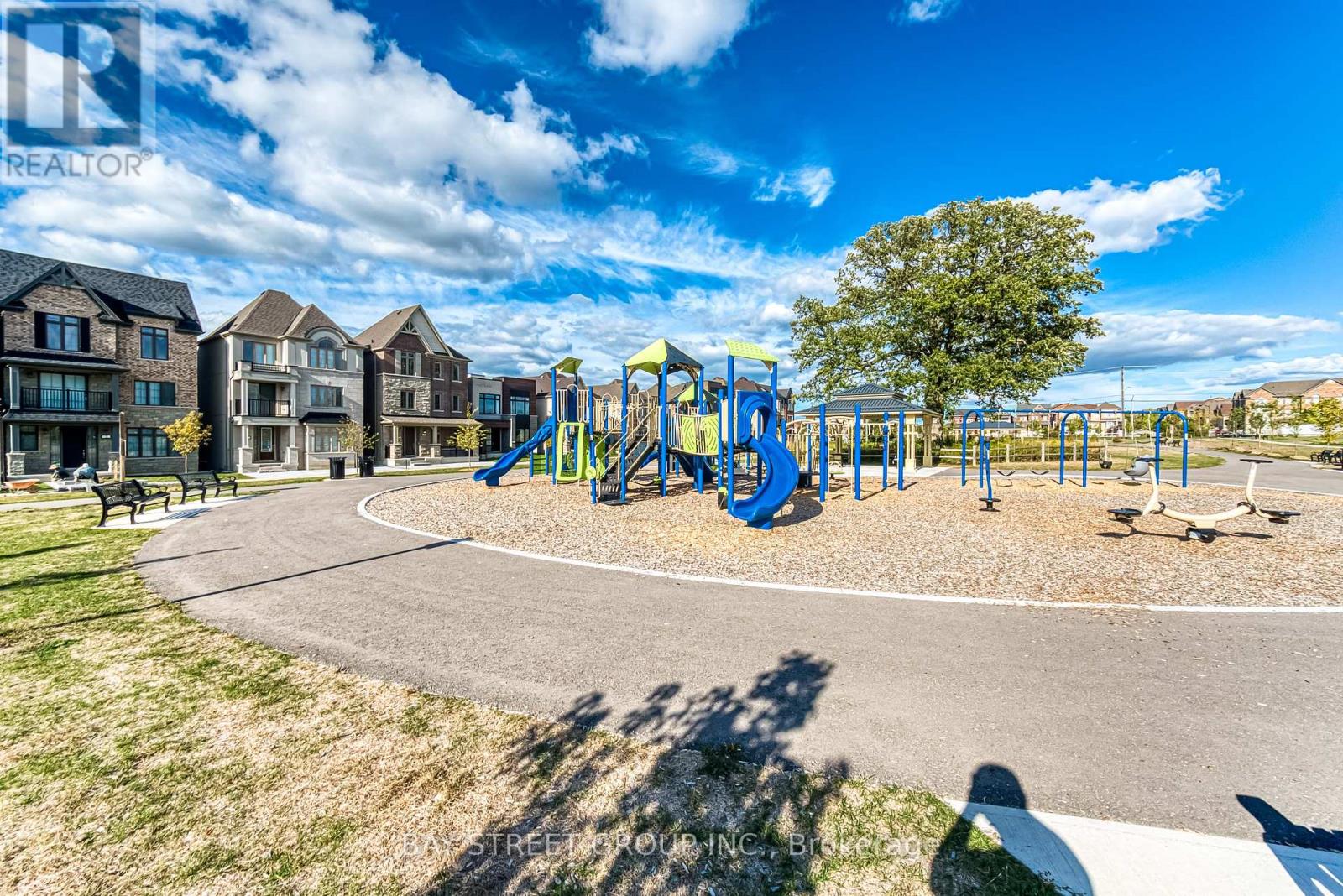 Photo 4 of 7 Kohn Lane, Markham ON
