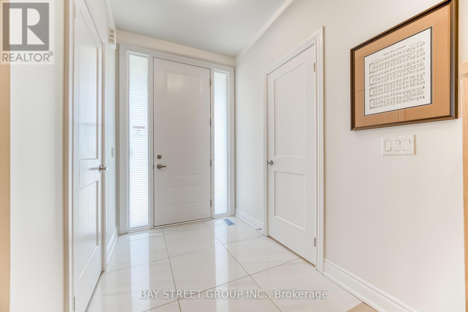 Photo 5 of 7 Kohn Lane, Markham ON