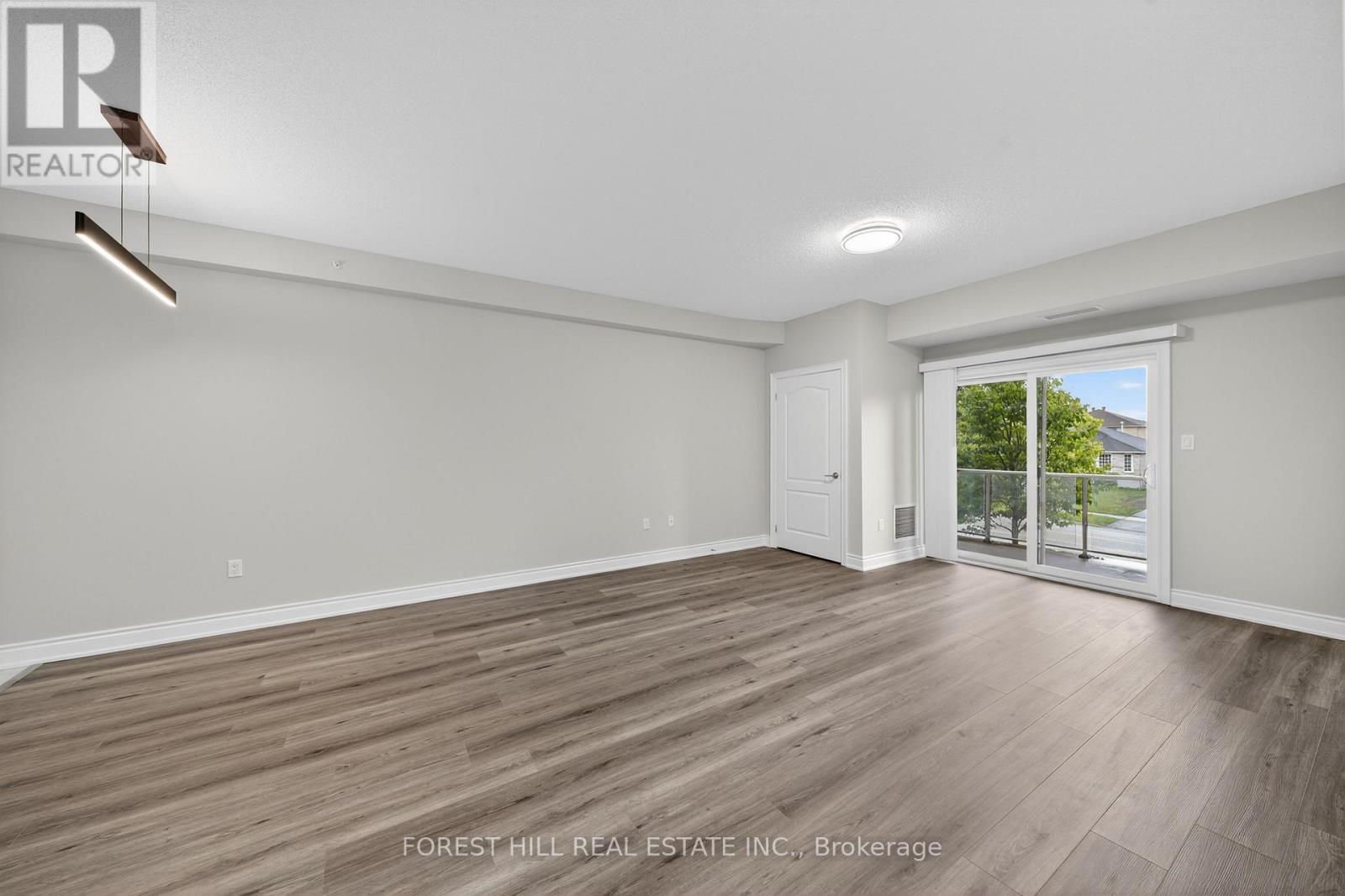 Photo 12 of 106 100 Dean Avenue, Barrie ON