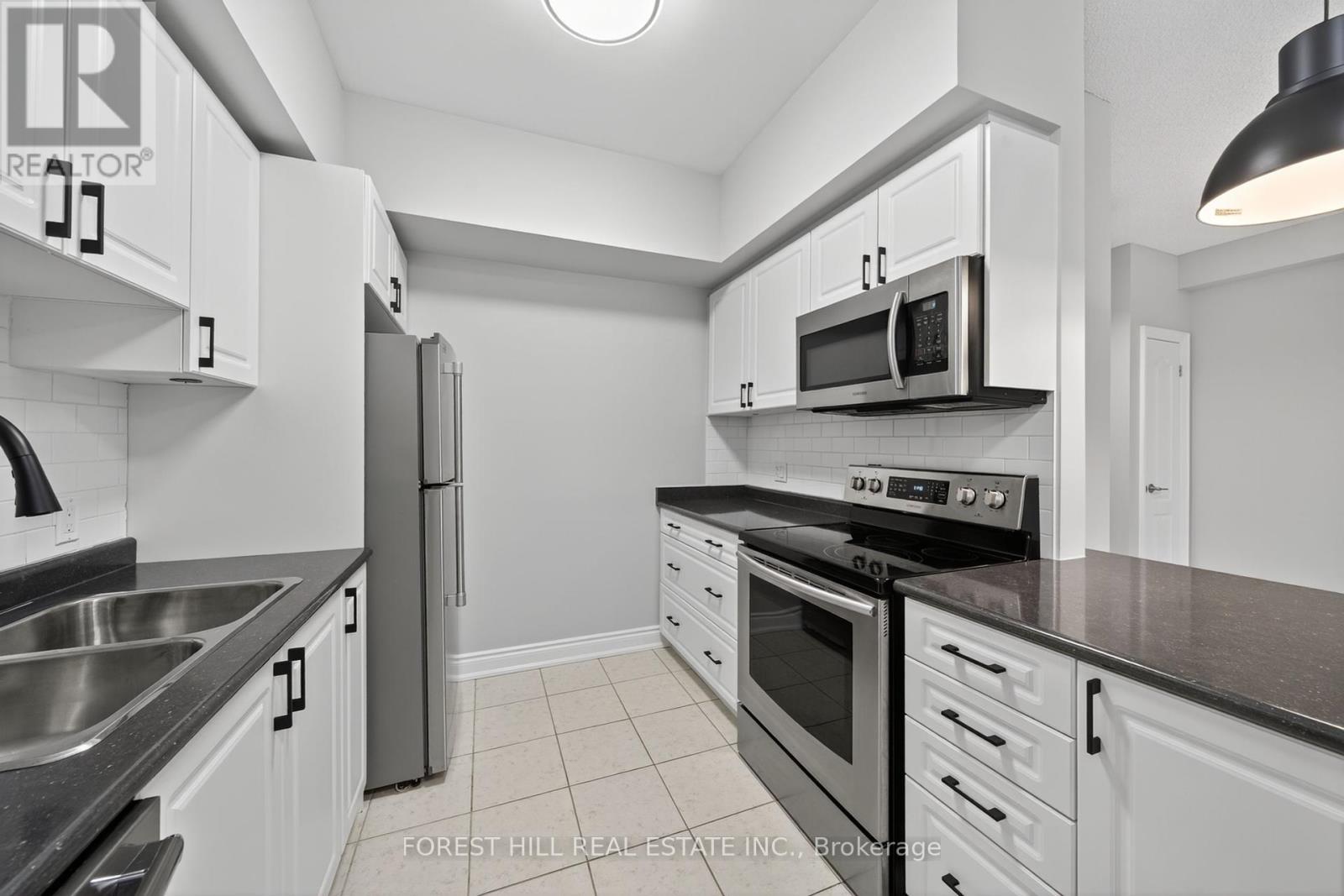 Photo 14 of 106 100 Dean Avenue, Barrie ON