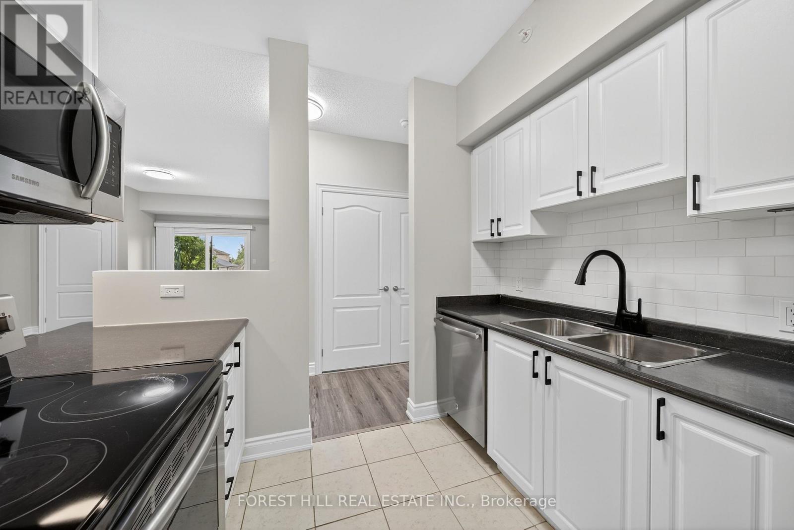 Photo 15 of 106 100 Dean Avenue, Barrie ON