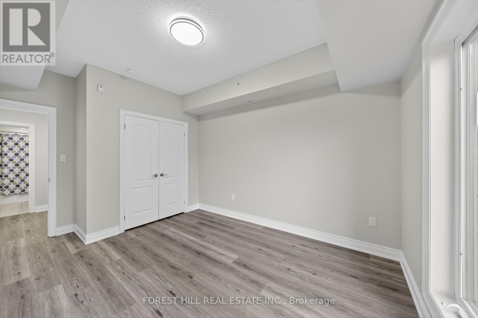 Photo 24 of 106 100 Dean Avenue, Barrie ON