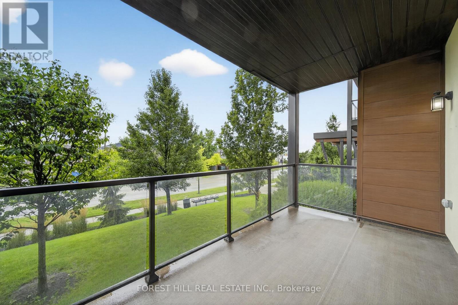 Photo 28 of 106 100 Dean Avenue, Barrie ON