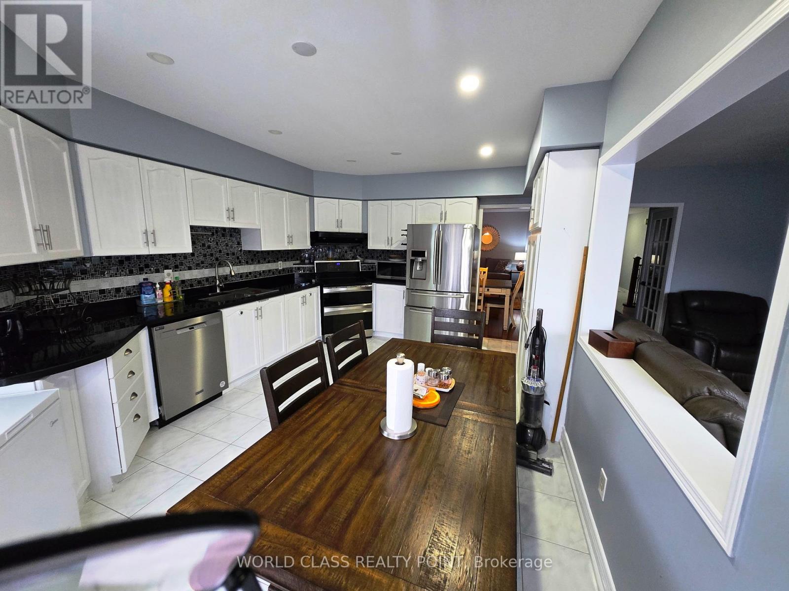 Photo 11 of 6136 Ford Road, Mississauga ON