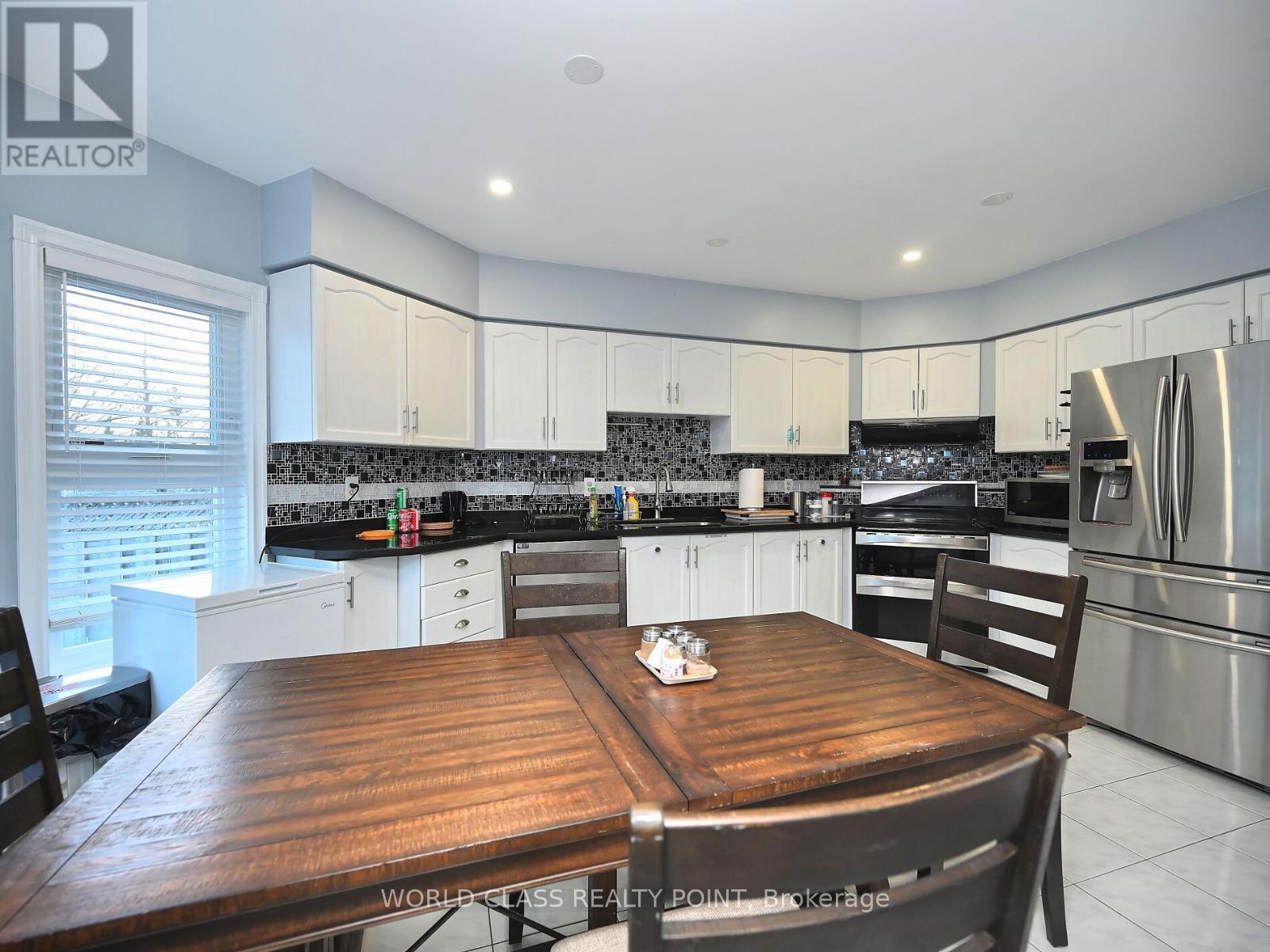 Photo 13 of 6136 Ford Road, Mississauga ON