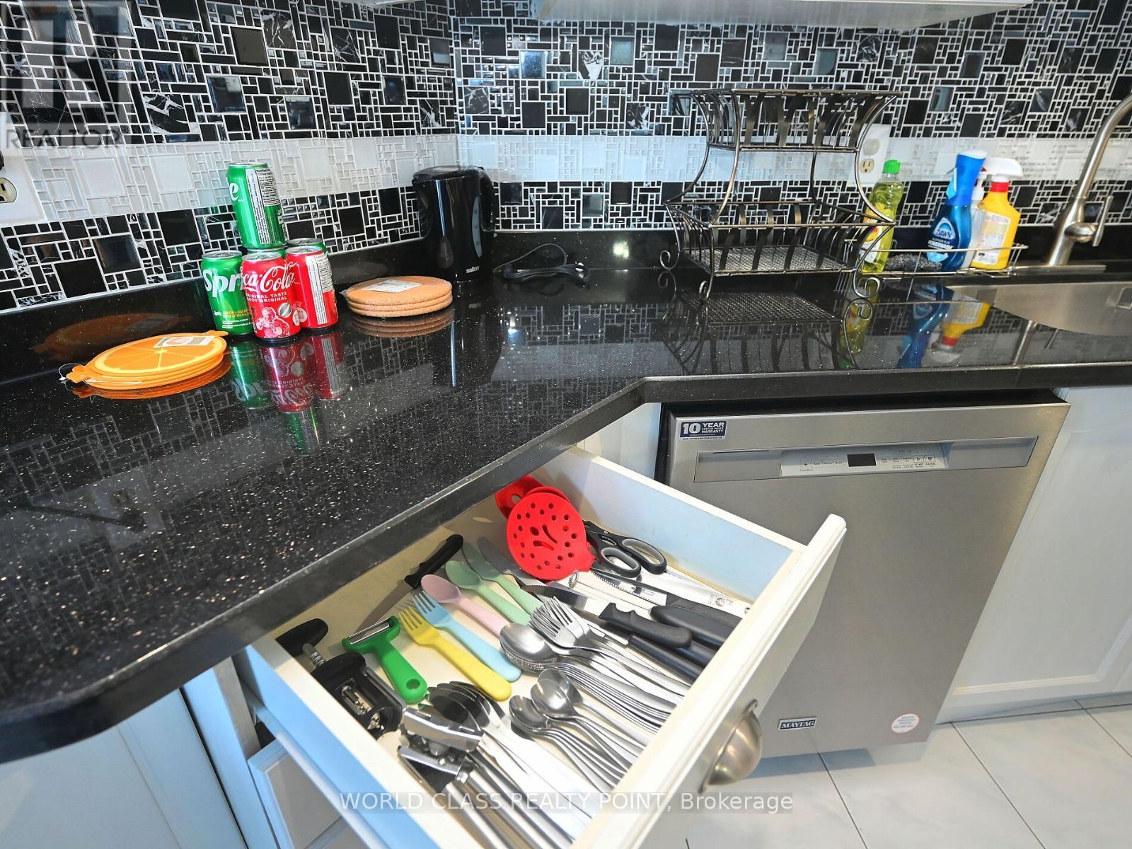Photo 14 of 6136 Ford Road, Mississauga ON