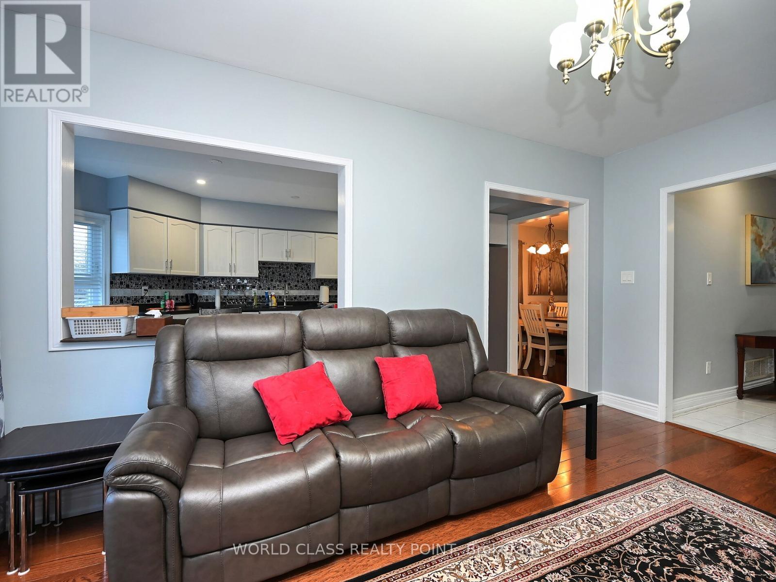 Photo 15 of 6136 Ford Road, Mississauga ON