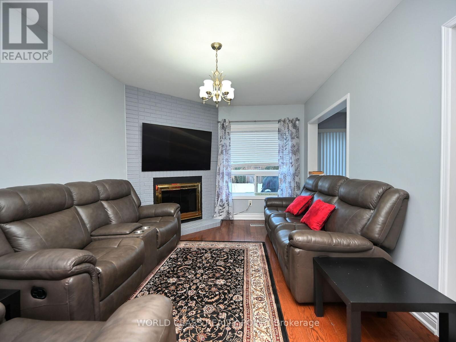 Photo 18 of 6136 Ford Road, Mississauga ON