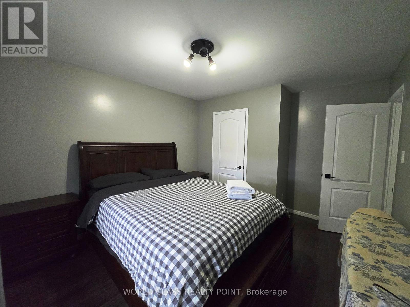 Photo 23 of 6136 Ford Road, Mississauga ON