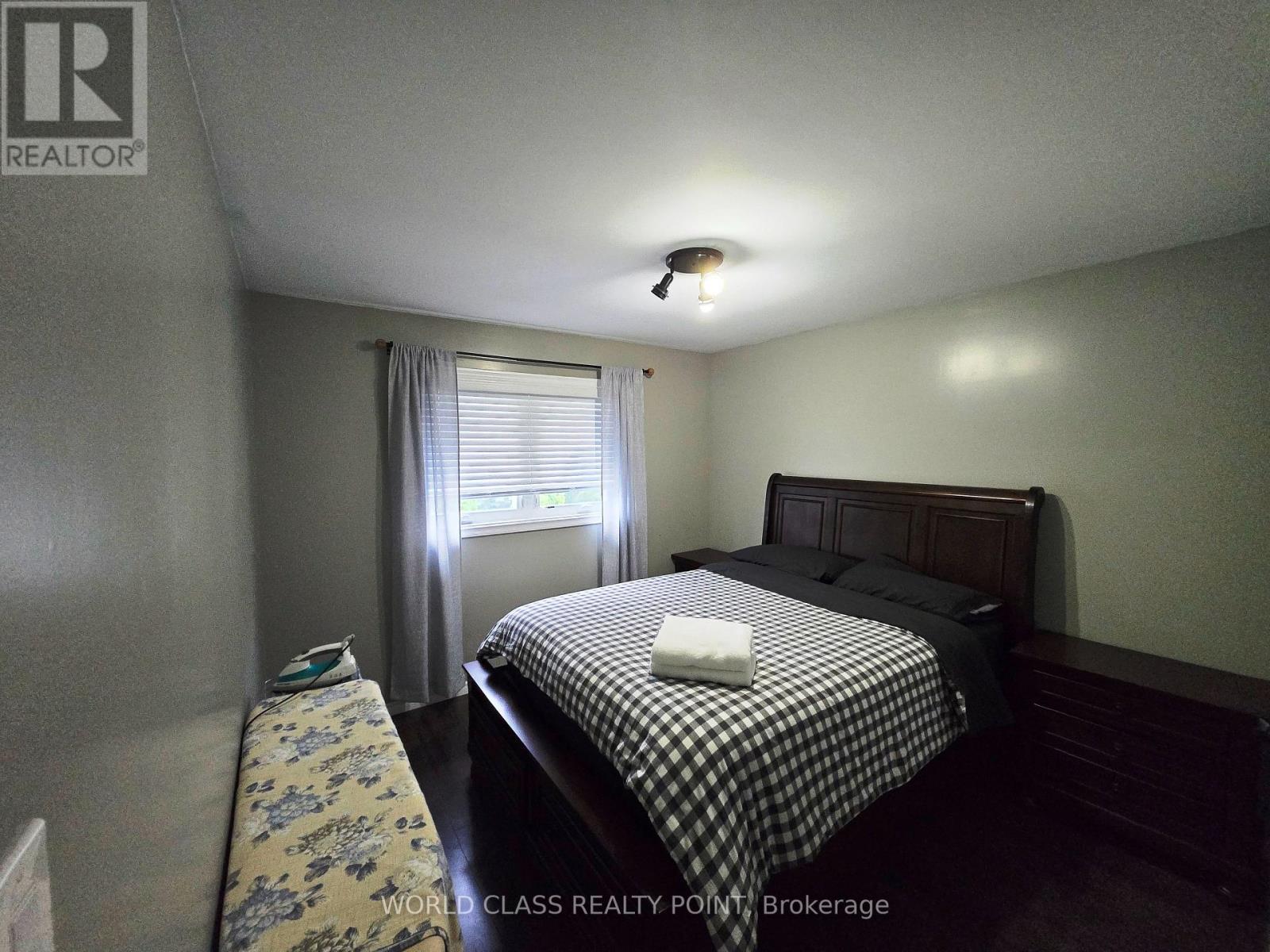 Photo 24 of 6136 Ford Road, Mississauga ON