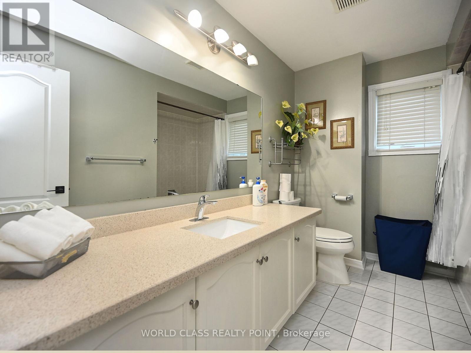Photo 31 of 6136 Ford Road, Mississauga ON