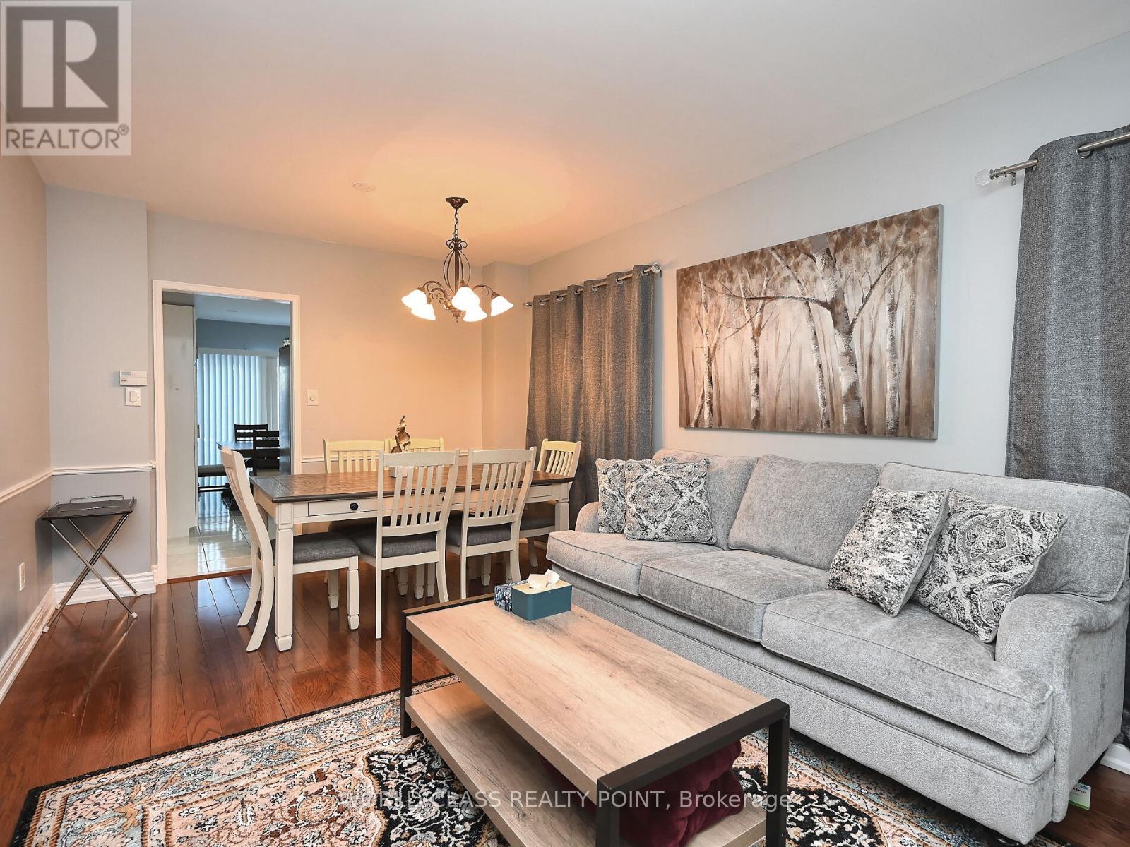 Photo 8 of 6136 Ford Road, Mississauga ON