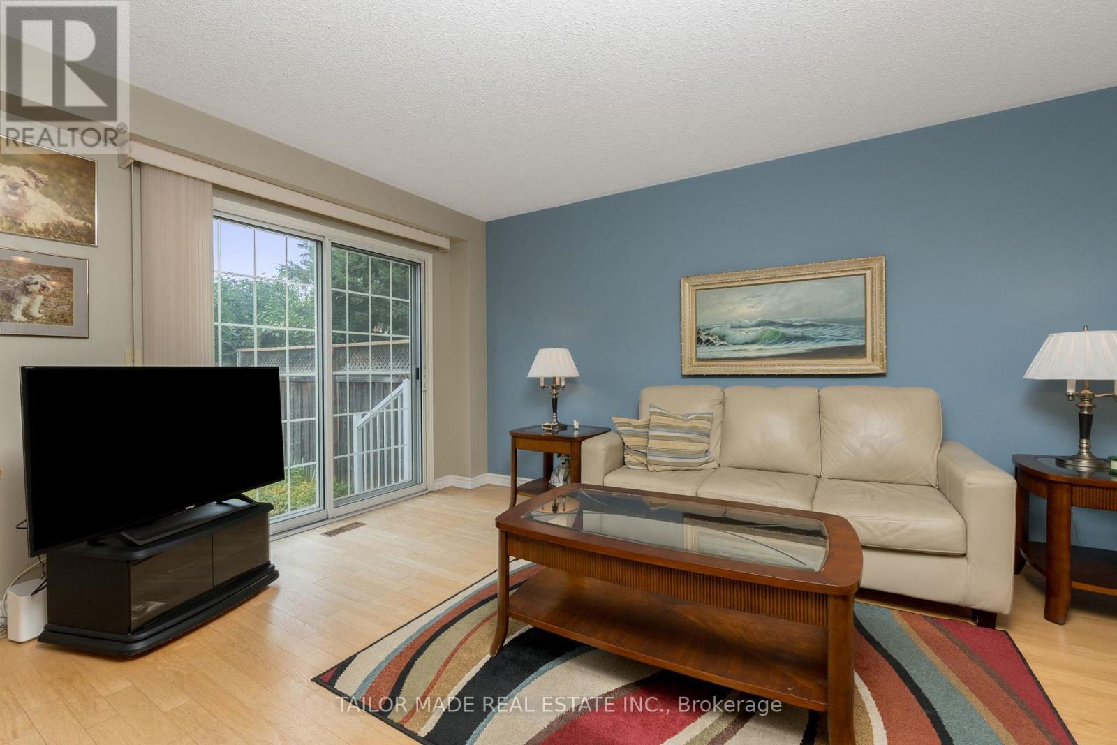 Photo 11 of 10 Heathcliffe Square, Brampton ON
