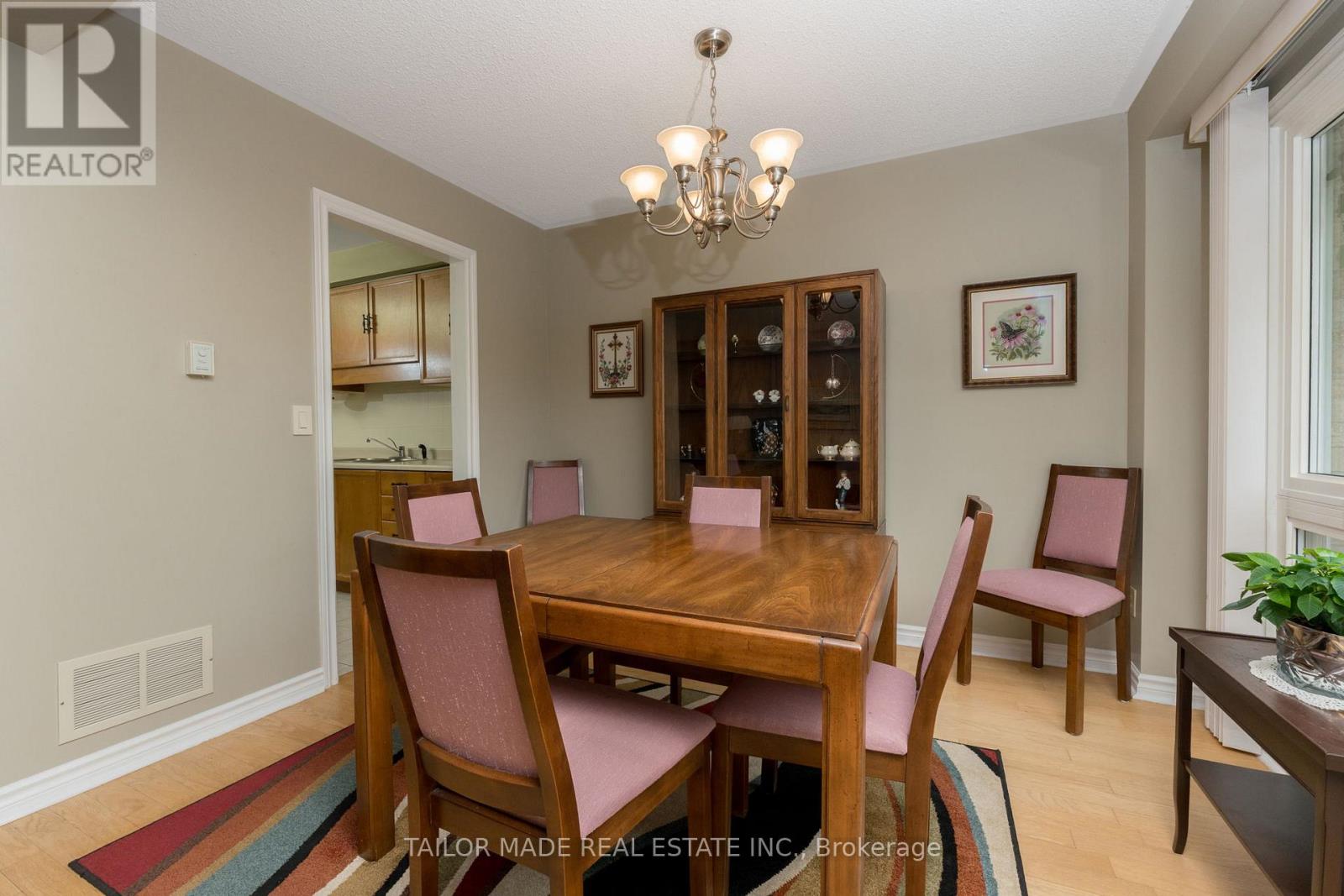 Photo 13 of 10 Heathcliffe Square, Brampton ON