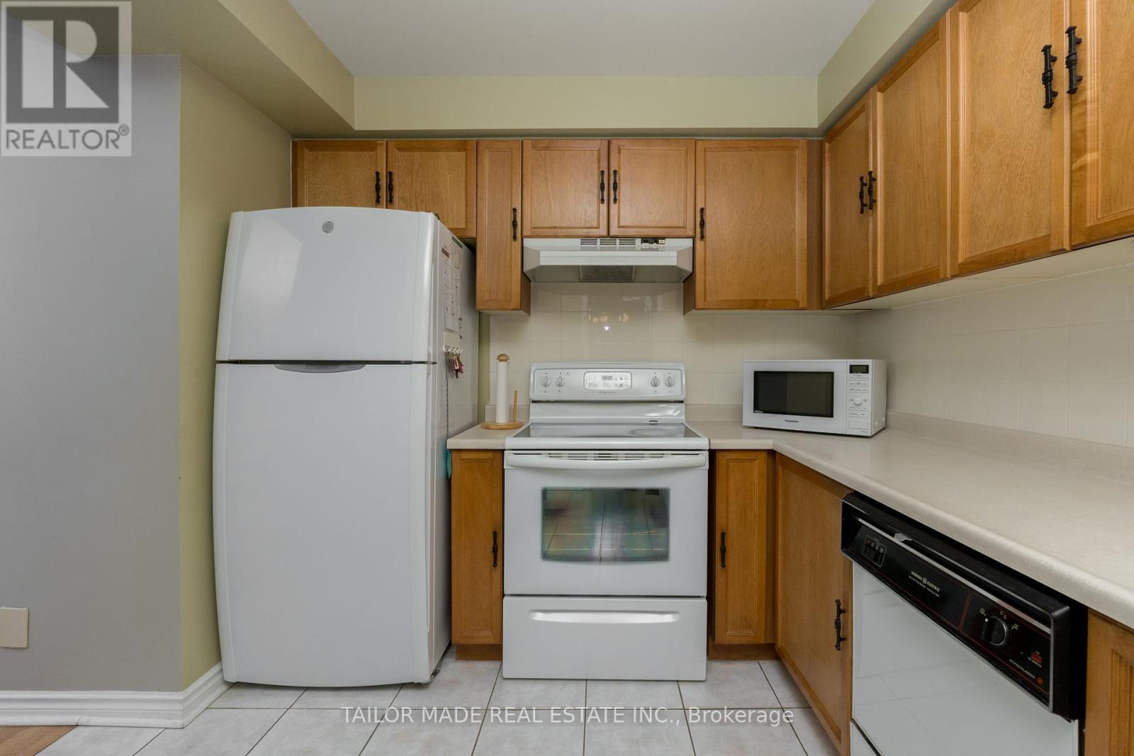 Photo 18 of 10 Heathcliffe Square, Brampton ON