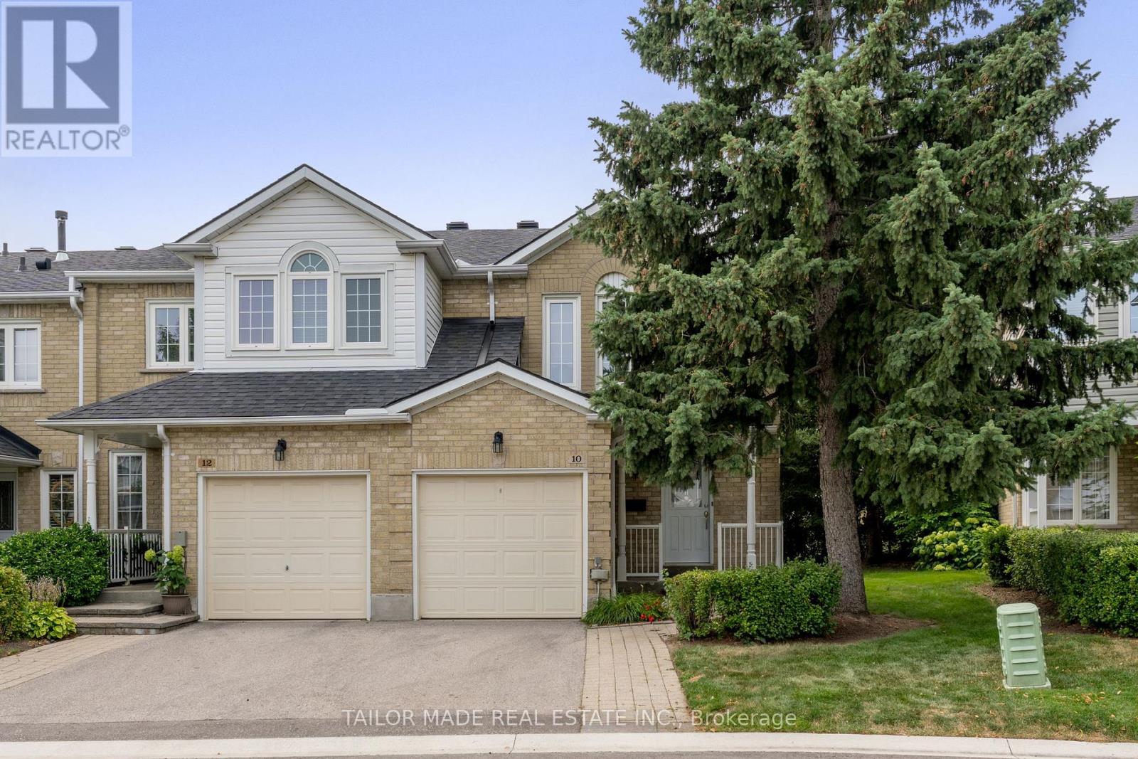 Photo 2 of 10 Heathcliffe Square, Brampton ON